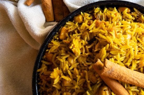 أرز متبل بالدجاج والحمص