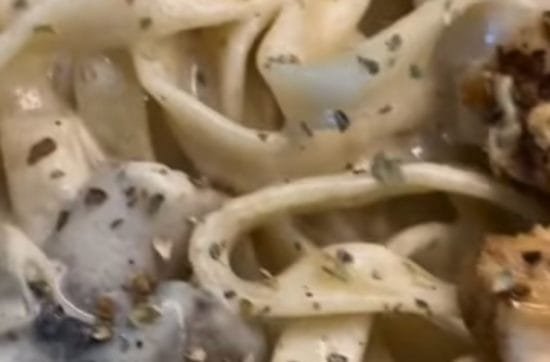 معكرونة بالصوص الابيض
