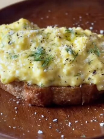 Creamy scrambled eggs